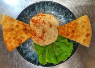 Humus cu muguri de pin si focaccia/200gr