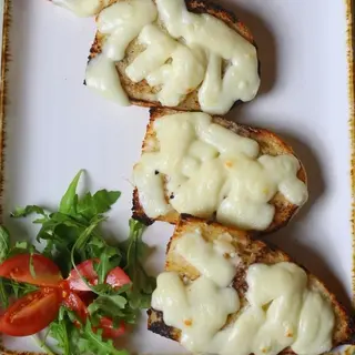 GARLIC BREAD