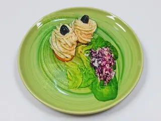 Salată de icre făcute'n casă şi bagheta prajita /150gr