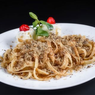 Clătite franjurate, cu miere, nucă şi îngheţată de vanilie /300gr