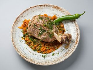 Ciolan afumat la cuptor cu varză călită sau iahnie de fasole /600gr/200gr