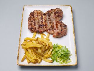 Ceafă de porc la grătar și cartofi naturali prajiti /300gr/200gr