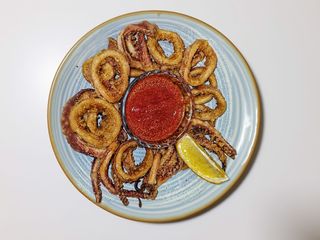 Calamari fritti, sos picant făcut în casă/200gr/90ml