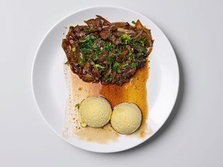 Ficăţei lionezi şi piure/300gr/200gr