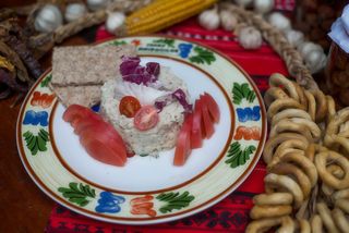 Salata de vinete cu rosii, paine prajita 200g