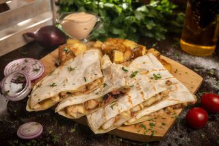 Quesadilla pui cu cartofii bucatarului  si ranch picant 