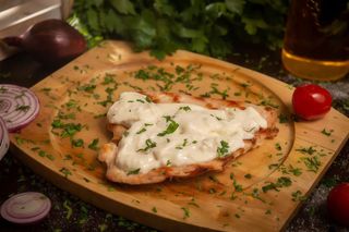 Piept de pui cu sos gorgonzola