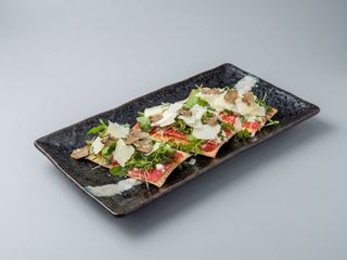 Beef carpaccio, crispy tostadas & black truffles
