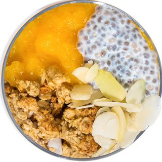 Budinca de chia cu piure de piersici