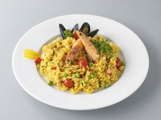 Paella cu fructe de mare