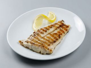 File de salau la gratar cu cartofi natur