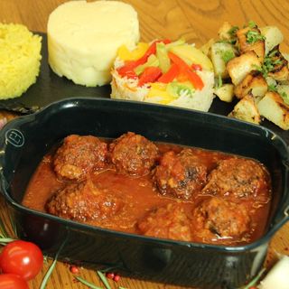 Chiftele marinate de porc cu garnitură la alegere