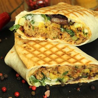 Burrito cu chiftele din porc 