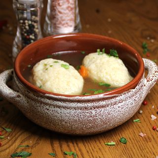 Supă tradițională cu găluşte