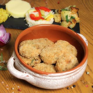 Chiftele din dovlecei cu garnitură la alegere