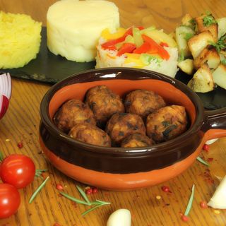 Chiftele din pui cu garnitură la alegere