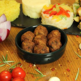 Chiftele din porc cu garnitură la alegere