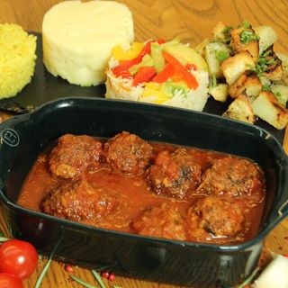 Chiftele marinate de porc cu garnitură la alegere