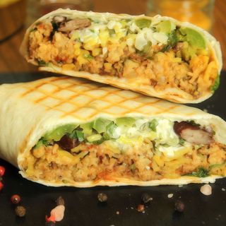 Burrito cu chiftele din pui 