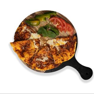 Placinta cu muhammara si cascaval