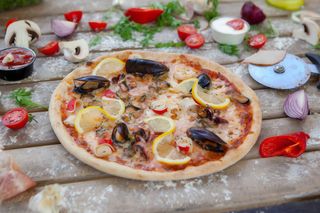 Pizza cu fructe de mare Ø 50cm