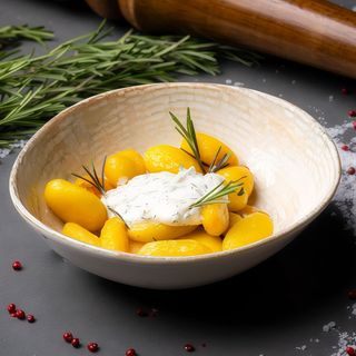 Cartofi cu usturoi și parmezan