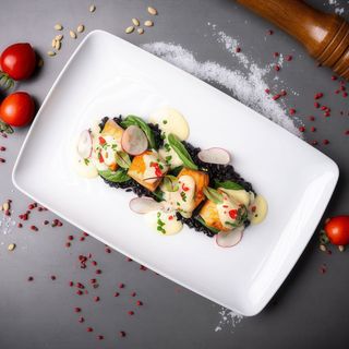 File de somon cu orez negru si sos olandez - 180/150.50 gr