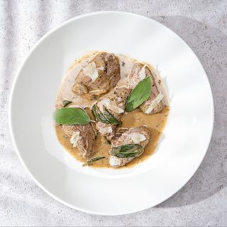 Saltimbocca de vită cu ciuperci și sos de salvie - 300g