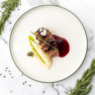 Piept de rață cu spanac, merișoare si ceapă caramelizată-200/150g