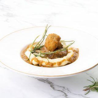 Obrăjor de porc cu piure de cartofi și praz crocant-200/150g