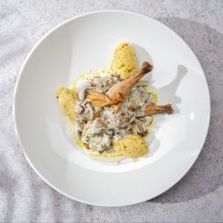 Cocoș de pădure in sos de smănâna cu ciuperci si polenta cu trufe -450g