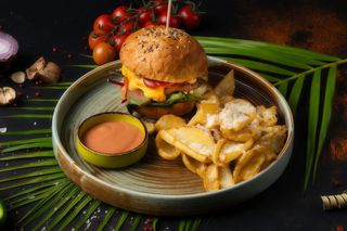 Burger Veranda cu cartofi cu usturoi și parmezan - 300/150/50 gr