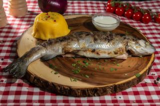 Meniu Pastrav + mamaliga + mujdei