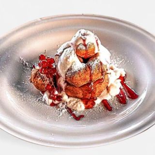 Papanasi cu branza si dulceata