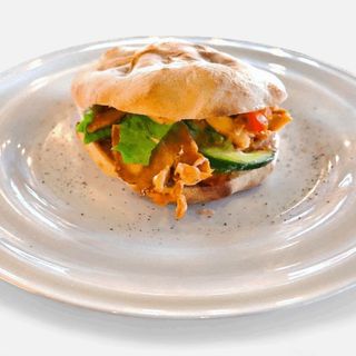 Donner kebab cu hummus