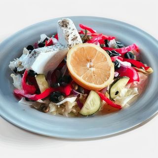 Salata Greceasca cu sos tzaziki