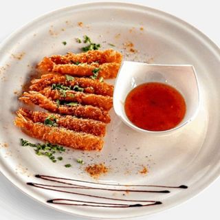 Creveti torpedo cu sos cocktail