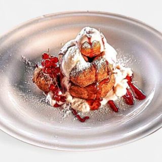 Papanasi cu dulceata si smantana