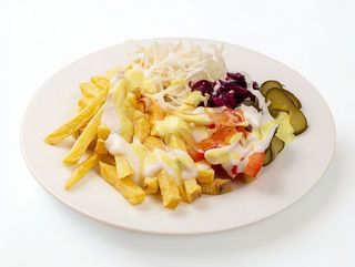 Cartofi prajiti cu salata 