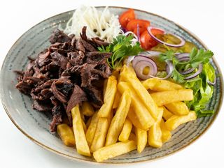 Kebab mic de vita si oaie la farfurie