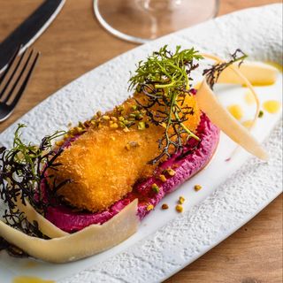 Crocchetta di Capra con Salsa di Barbabietola