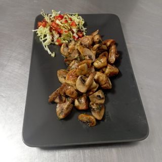 Ciuperci la tigaie cu marar  si usturoi