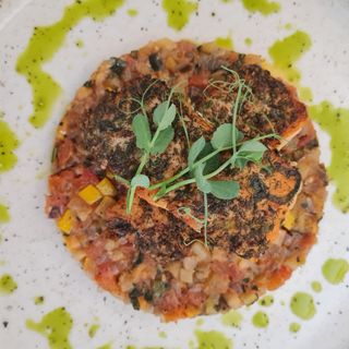 File de Somon  în Crustă de Verdețuri & Boabe de Muștar cu Ratatouille