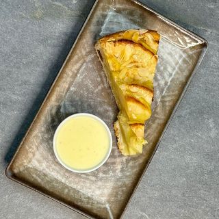 Placinta de Mere cu Sos de Vanilie