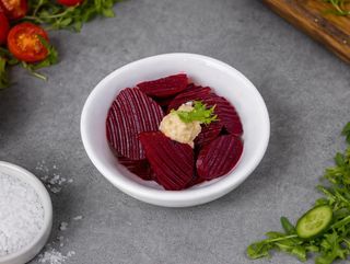 Salata de sfecla rosie cu hrean