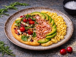 Scrambled  Eggs cu Avocado si Bacon