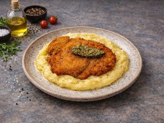 Schnitzel de Pui cu Piure de Cartofi si Sos pesto