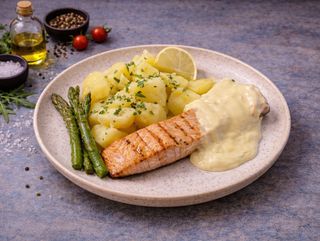 Somon la Cuptor cu Cartofi Natur si sos Lemon butter
