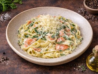 Tagliatelle cu Somon Afumat si Spanac