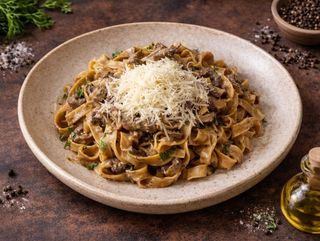 Tagliatelle cu Vita in sos de Trufe